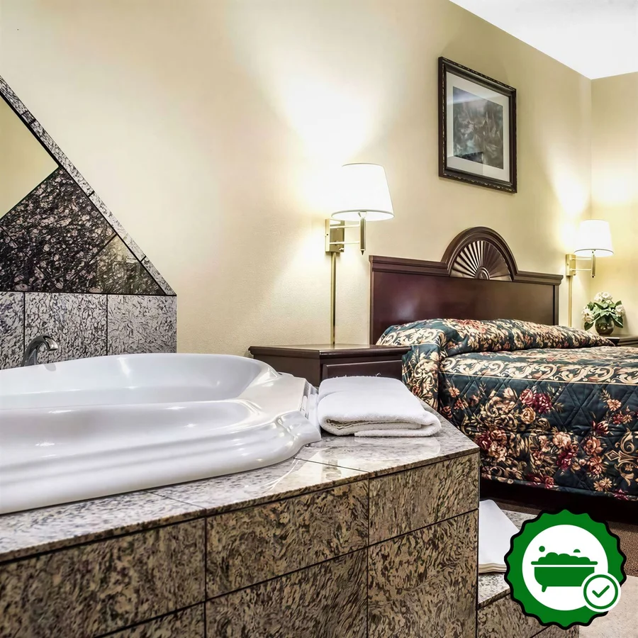 Econo Lodge Inn & Suites Airport - Verified Jacuzzi In-Room