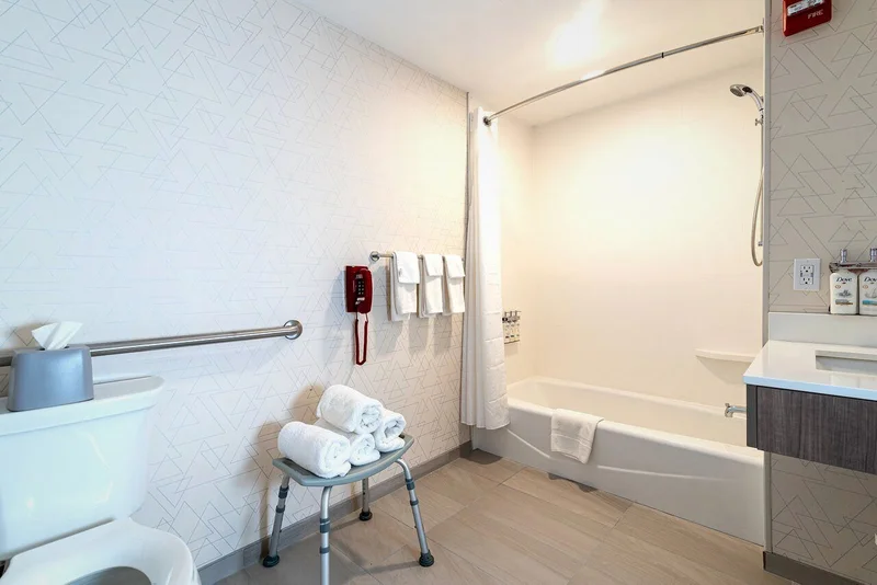 Holiday Inn Express & Suites Hampton South-seabrook By IHG - Featured hot tub