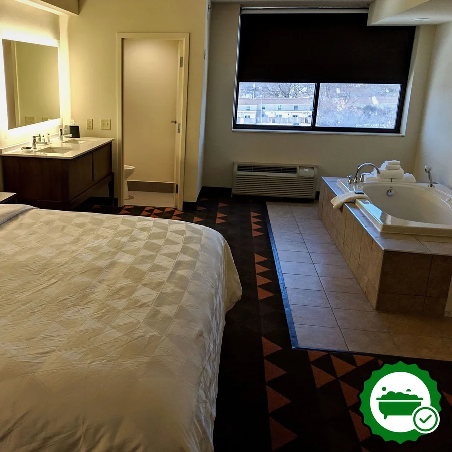 Holiday Inn Champaign By IHG - Verified Jacuzzi In-Room