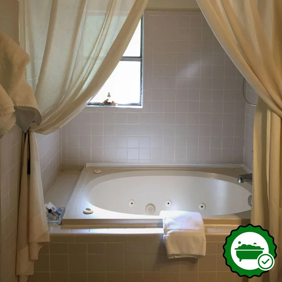 Lamb's Rest Inn - Verified Jacuzzi In-Room