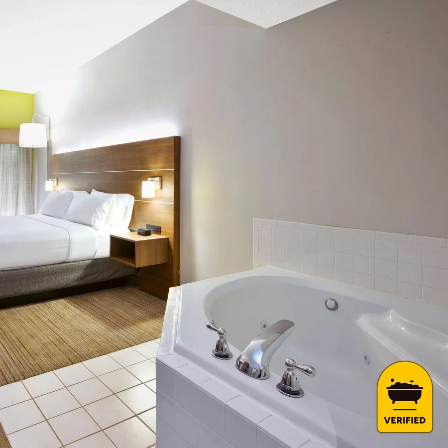 Holiday Inn Express & Suites Cincinnati Northeast-Milford, an IHG hotel, the water at Milford