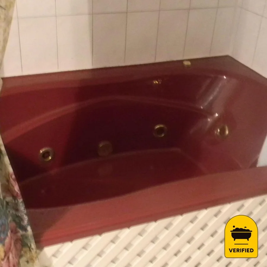 Inn On Lake Wissota: the Wind and Waves Whirlpool Room in Chippewa Falls, WI