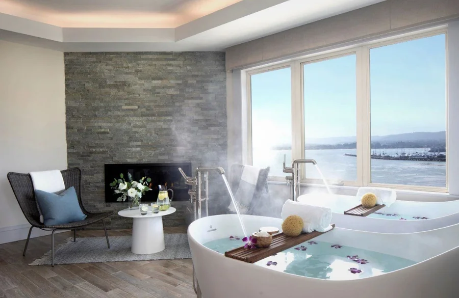 Monterey Plaza Hotel & Spa - Featured hot tub