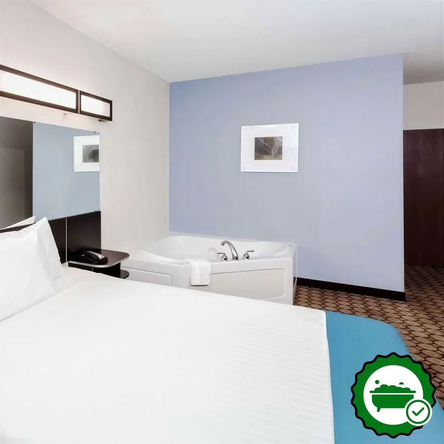 Microtel Inn & Suites By Wyndham Elkhart - Verified Jacuzzi In-Room