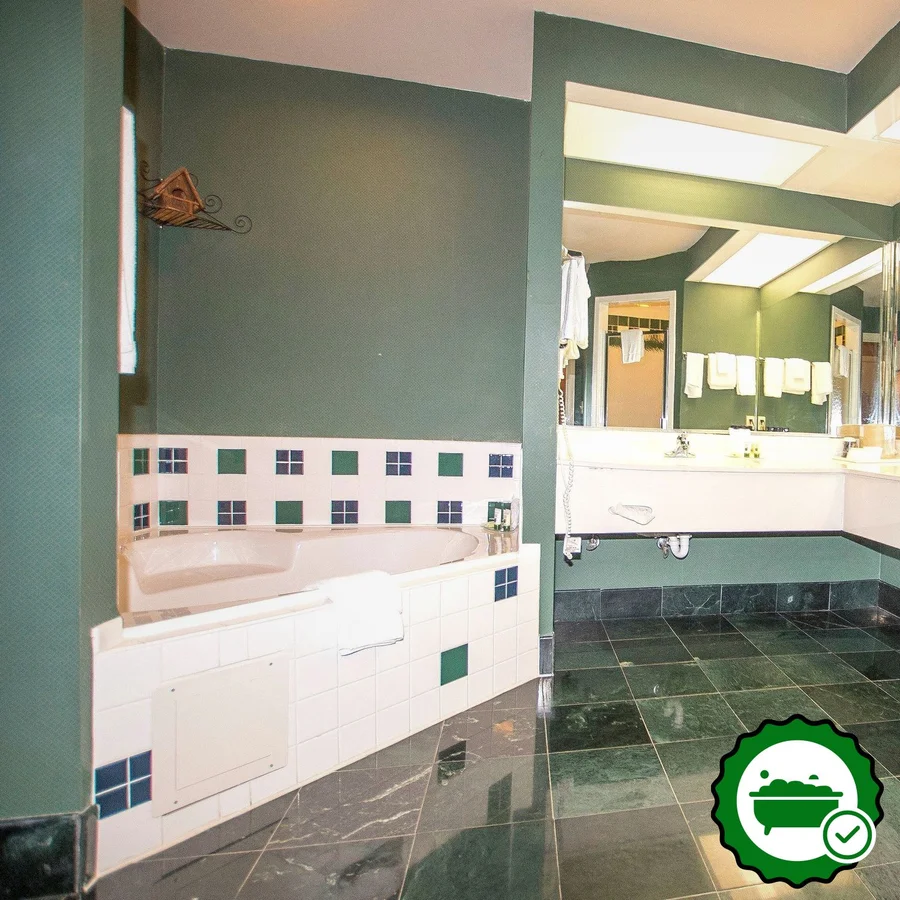 Lake Chatuge Lodge - Verified Jacuzzi In-Room