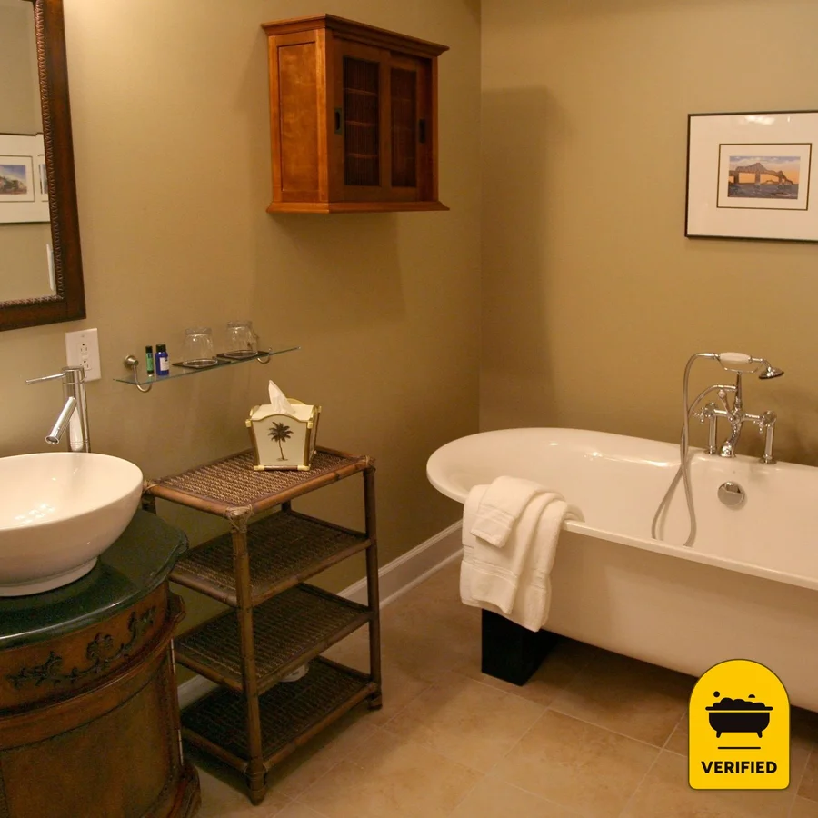 Water's Edge Inn: the Superior Queen Room in Folly Beach, SC