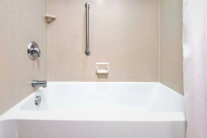 Hampton Inn Springfield South Enfield - Featured hot tub