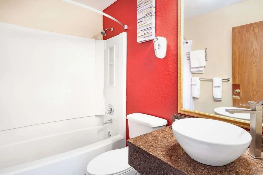 Baymont By Wyndham Perrysburg - Featured hot tub