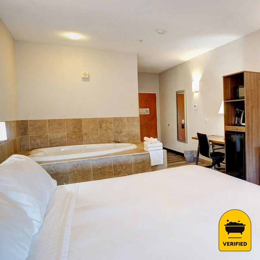 Holiday Inn Express La Plata By IHG, the water at La Plata