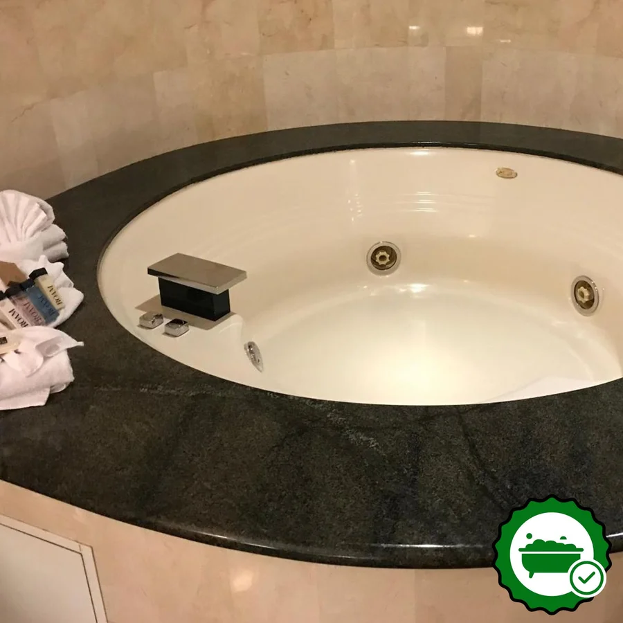 Hollywood Hotel - Verified Jacuzzi In-Room