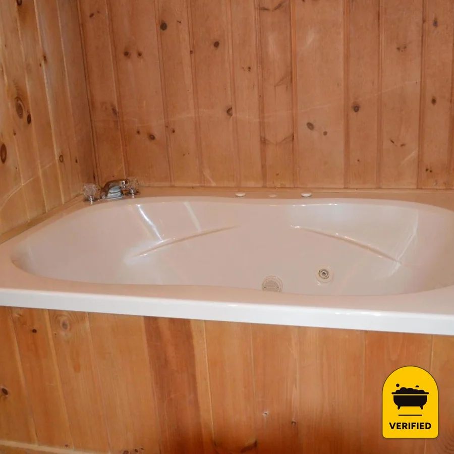 The Brewster Inn: the Honeymoon Whirlpool Suite in Dexter, ME