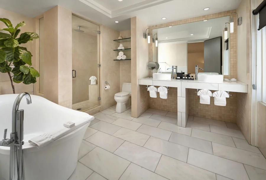 La Valencia Hotel - Featured hot tub