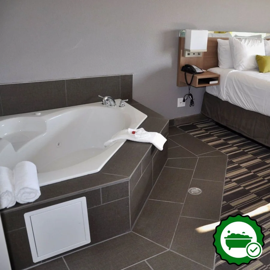 Microtel Inn and Suites by Wyndham Lubbock - Verified Jacuzzi In-Room