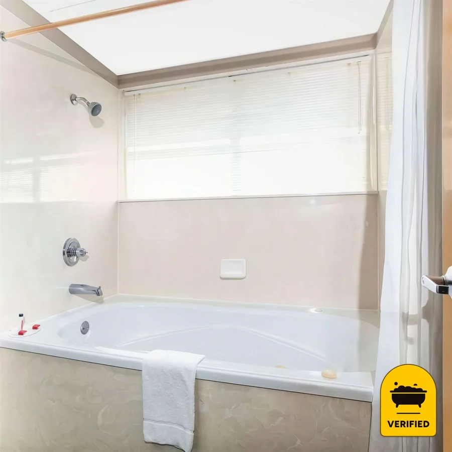 Super 8 by Wyndham Sevierville Riverside: the Whirlpool Studio Suite in Sevierville, TN