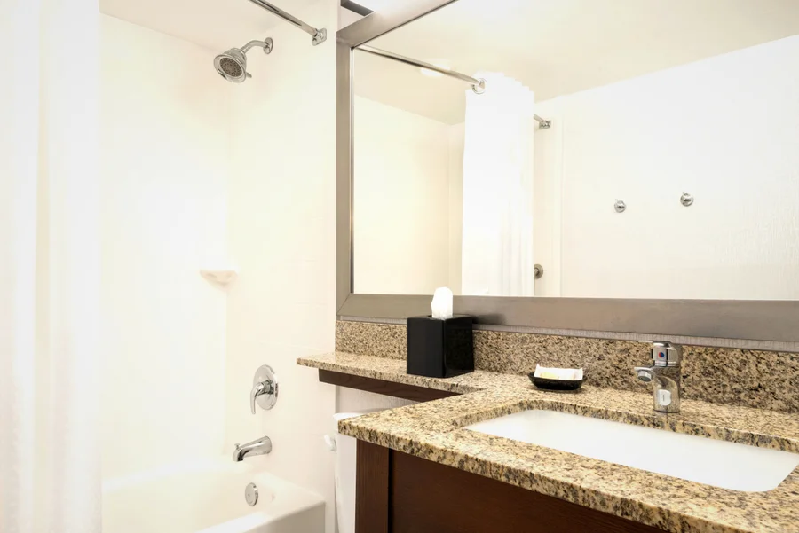Holiday Inn & Suites Des Moines-northwest By IHG - Featured hot tub