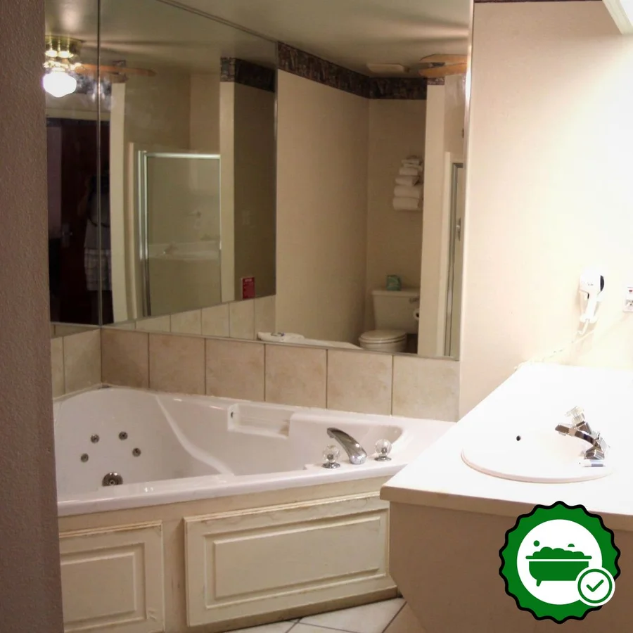Lakeside Inn & Suites By Oyo Mathis I 37 - Verified Jacuzzi In-Room