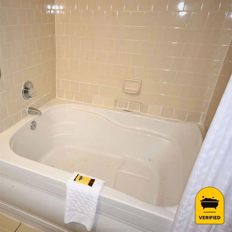 Best Western Plus Governor's Inn: the Deluxe King Spa Room in Richmond, VA