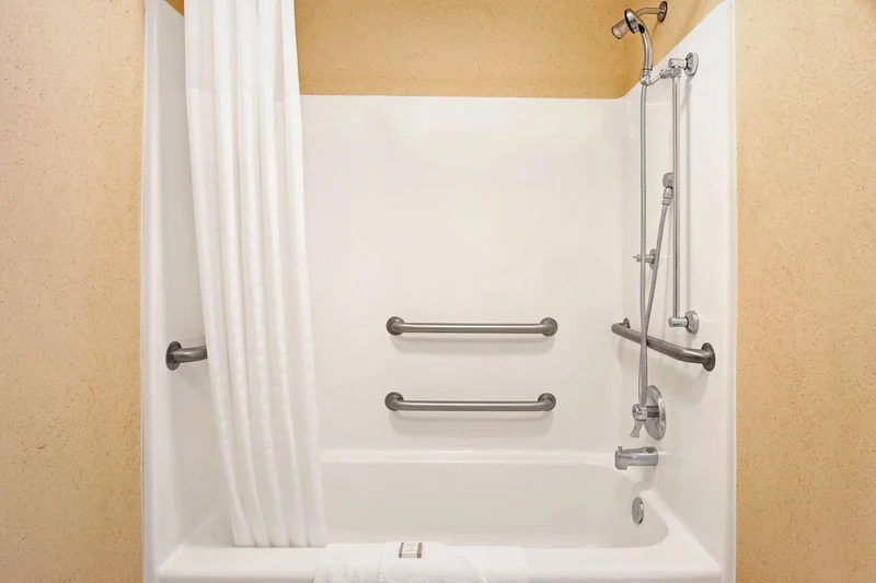 Baymont by Wyndham Pearl - Featured hot tub
