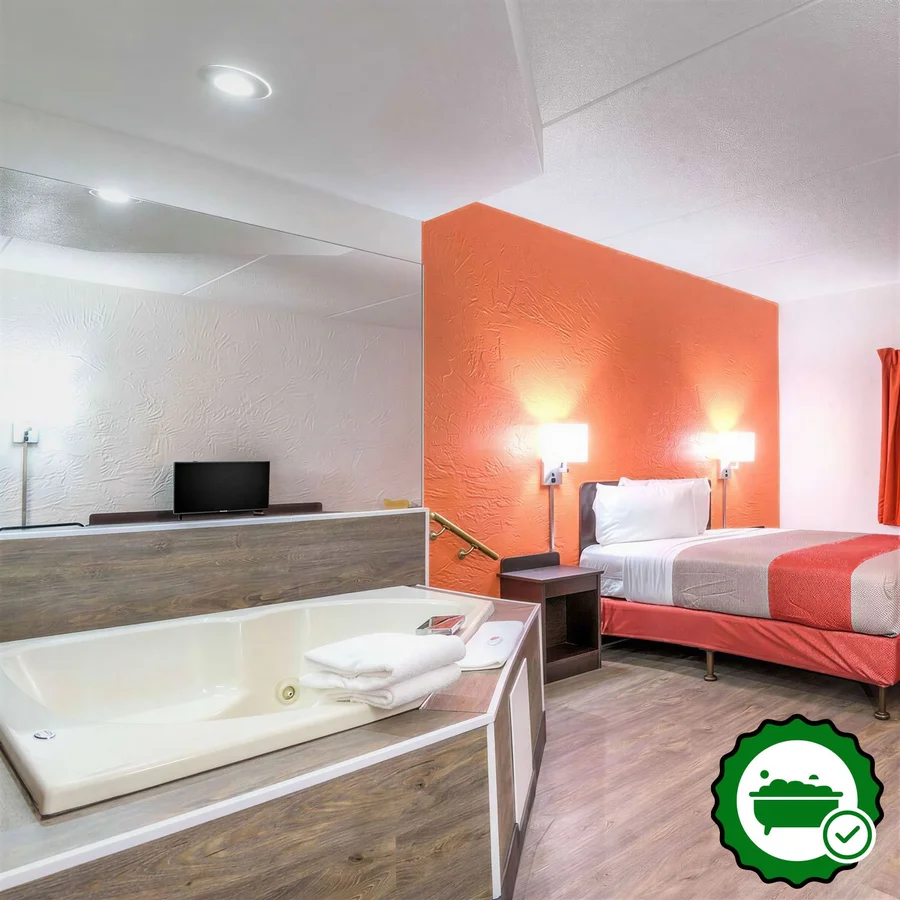 Motel 6 Bridgeview - Verified Jacuzzi In-Room