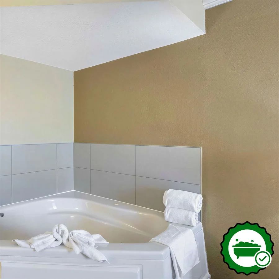 Best Western Harrisburg North - Verified Jacuzzi In-Room