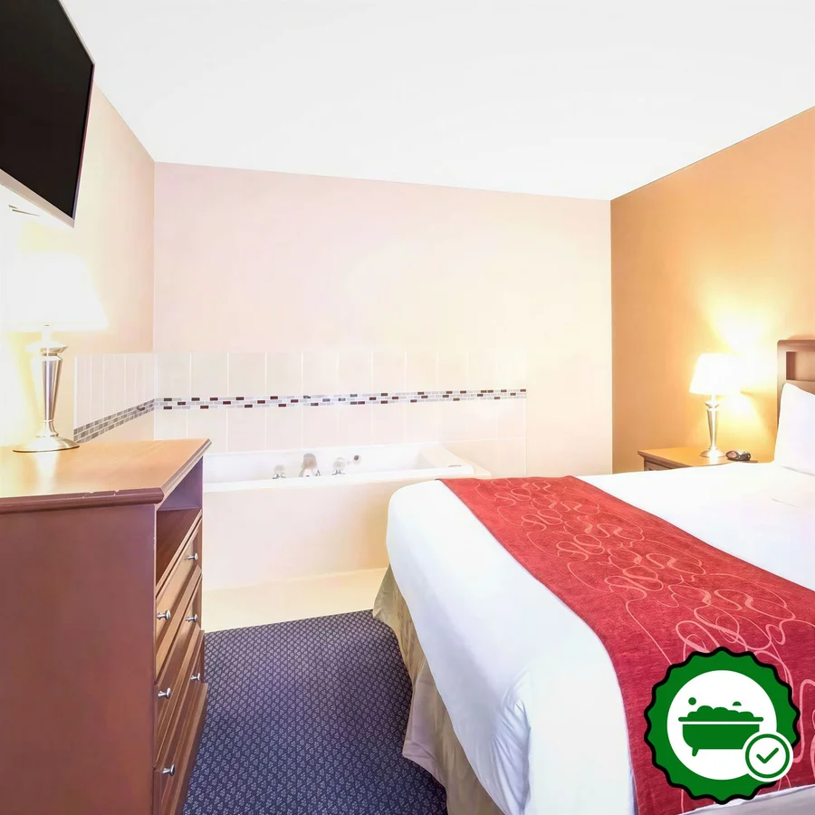 Baymont by Wyndham Waukesha - Verified Jacuzzi In-Room