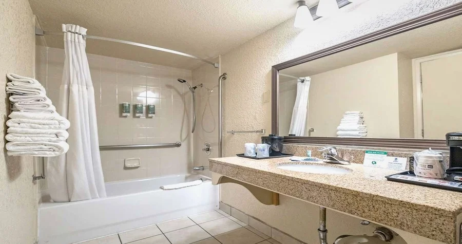 Best Western Roseville Inn - Featured hot tub