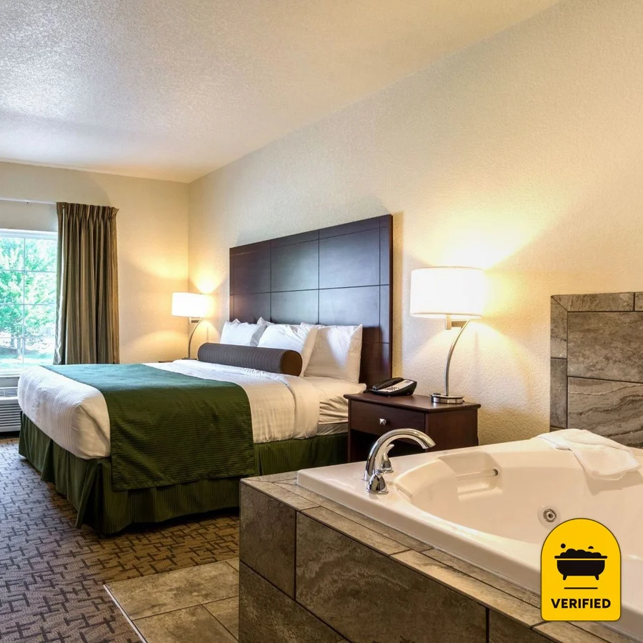 Cobblestone Hotel & Suites - Erie, the water at Erie
