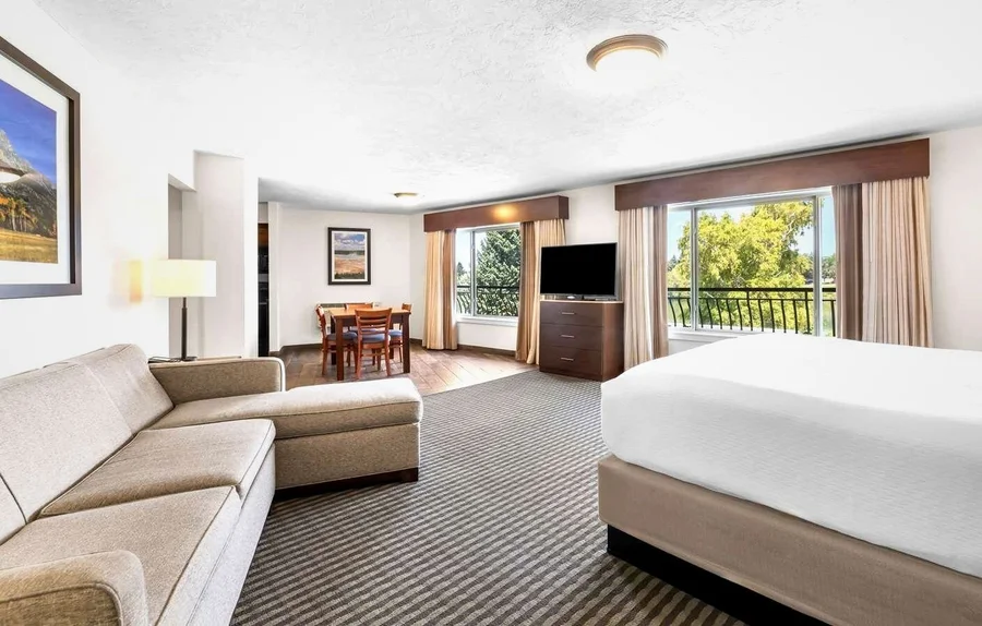 Best Western Driftwood Inn - Guest Room image