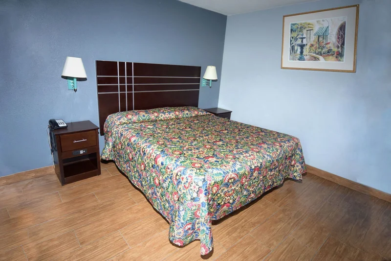 The Shades Motel - Guest Room image