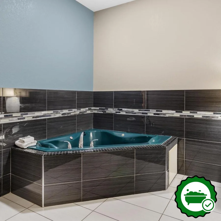 Best Western Commerce Inn - Verified Jacuzzi In-Room
