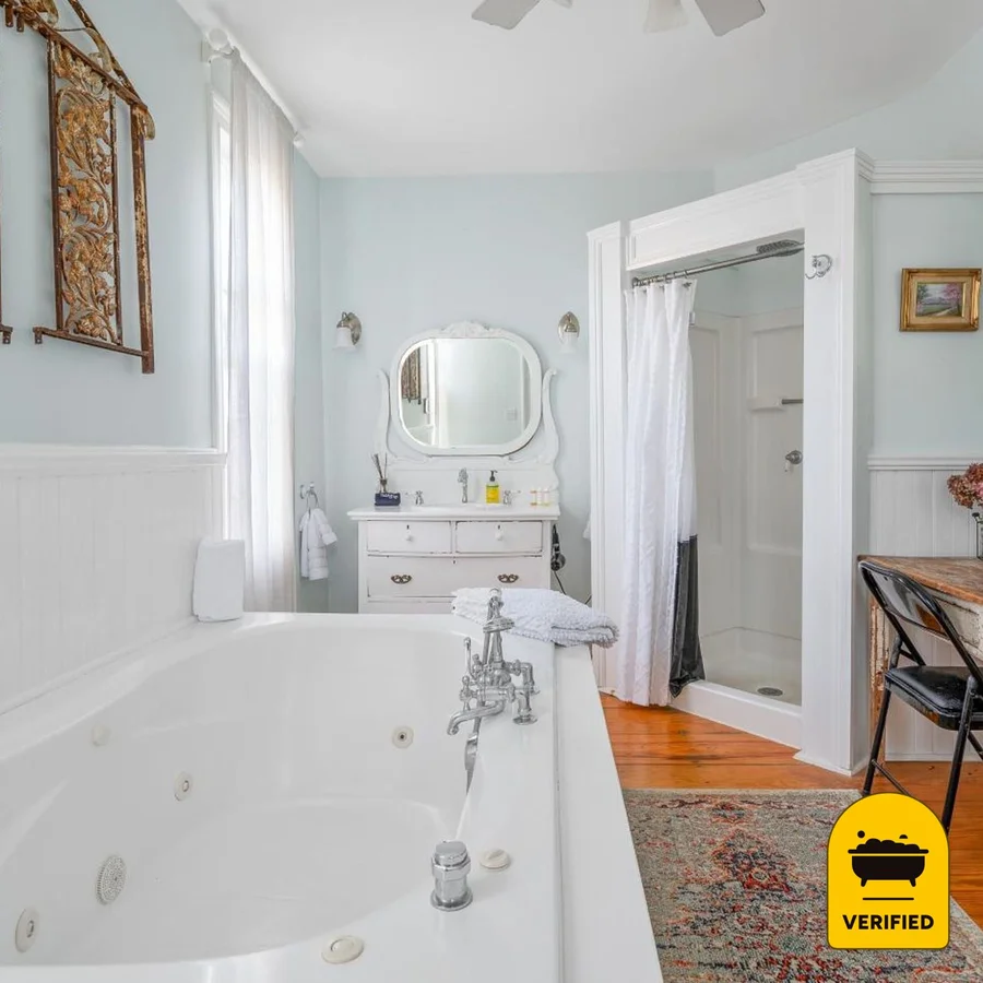 The Gables Of Rhinebeck: the Deluxe King Spa Suite in Rhinebeck, NY