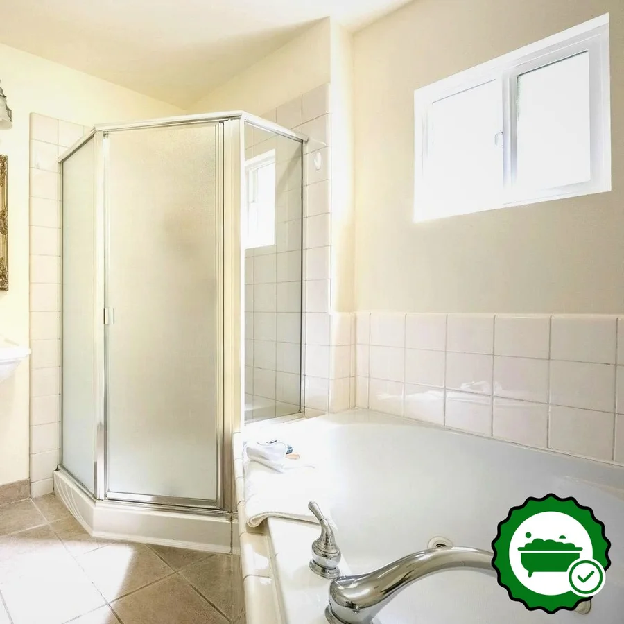 The Inn on Pine - Verified Jacuzzi In-Room
