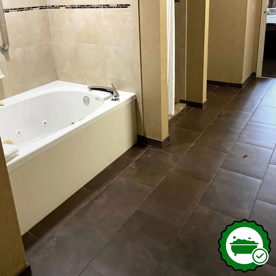 Wingate By Wyndham Little Rock - Verified Jacuzzi In-Room