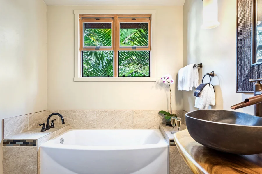 Holualoa Inn - Featured hot tub