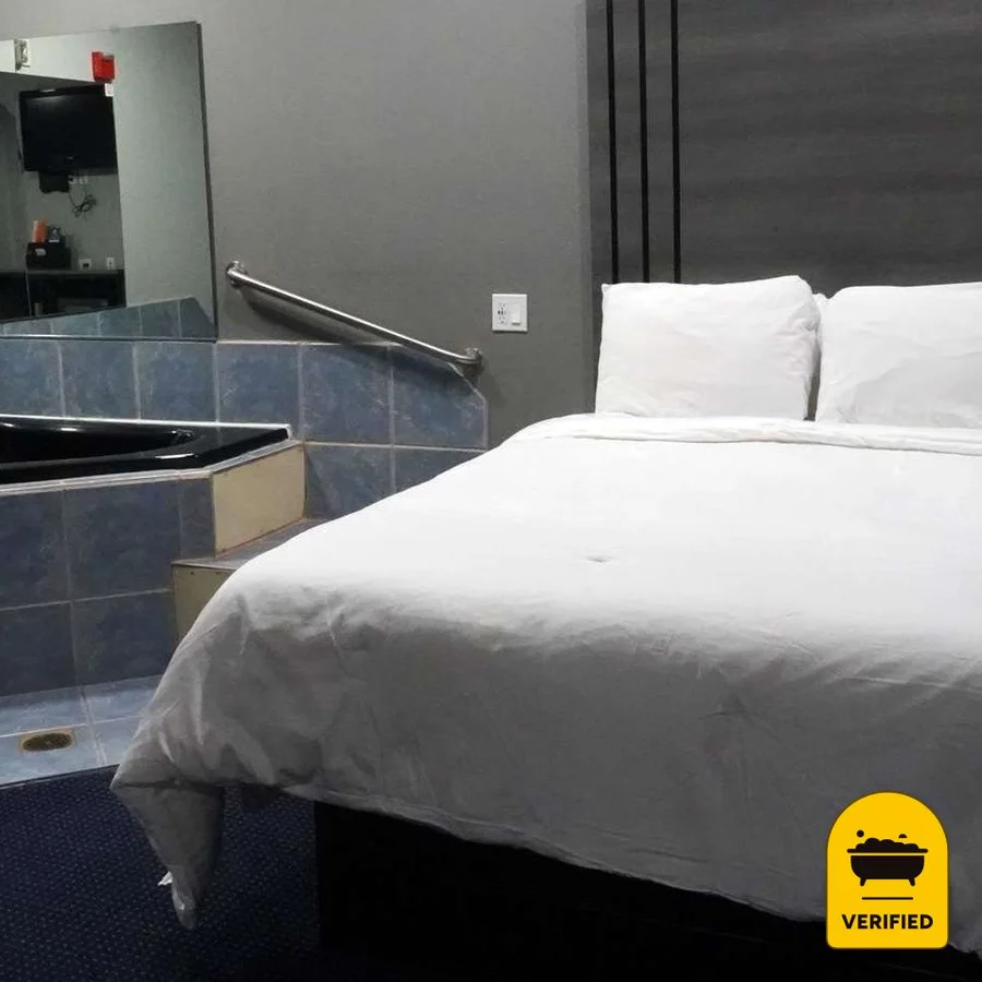 Americas Best Value Inn & Suites Bush Intl Airport, the water at Humble