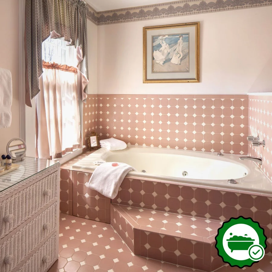 Isaiah Jones Homestead Bed & Breakfast - Verified Jacuzzi In-Room