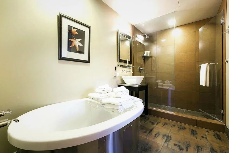 Main & SKY - Featured hot tub