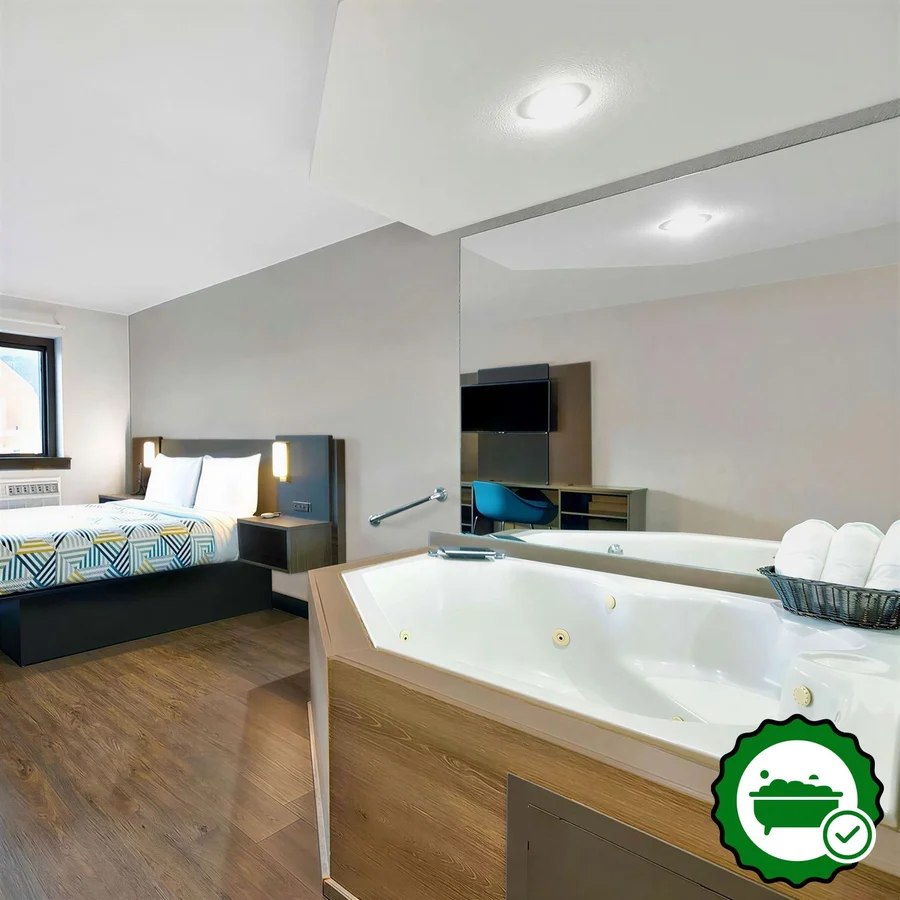 Motel 6 Cedar Rapids - Airport - Verified Jacuzzi In-Room