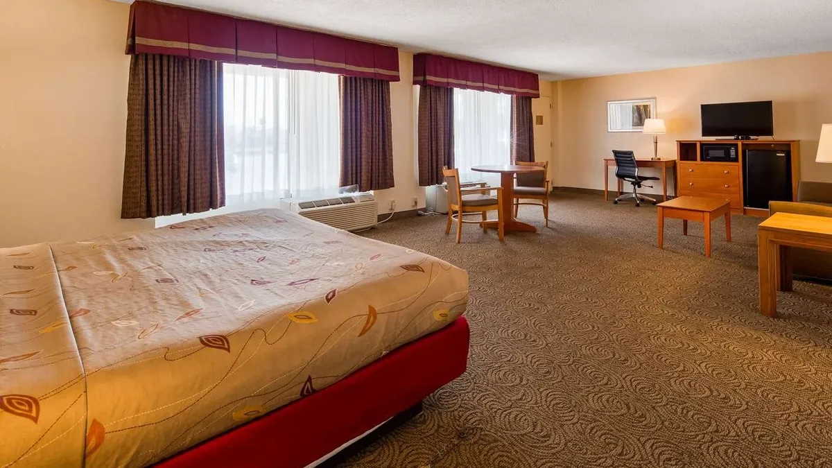 Best Western Thunderbird Motel - Guest Room image