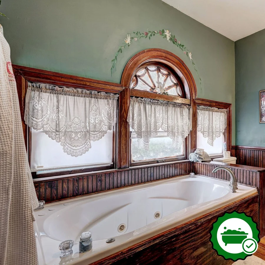 The Grandison at Maney Park - Verified Jacuzzi In-Room