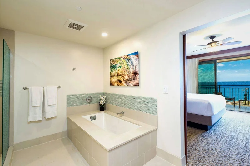 Koloa Landing Resort at Poipu, Autograph Collection - Featured hot tub