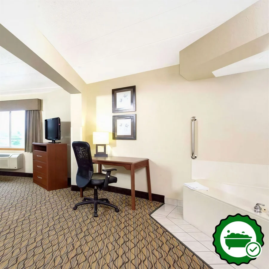 AmericInn by Wyndham Sheboygan - Verified Jacuzzi In-Room