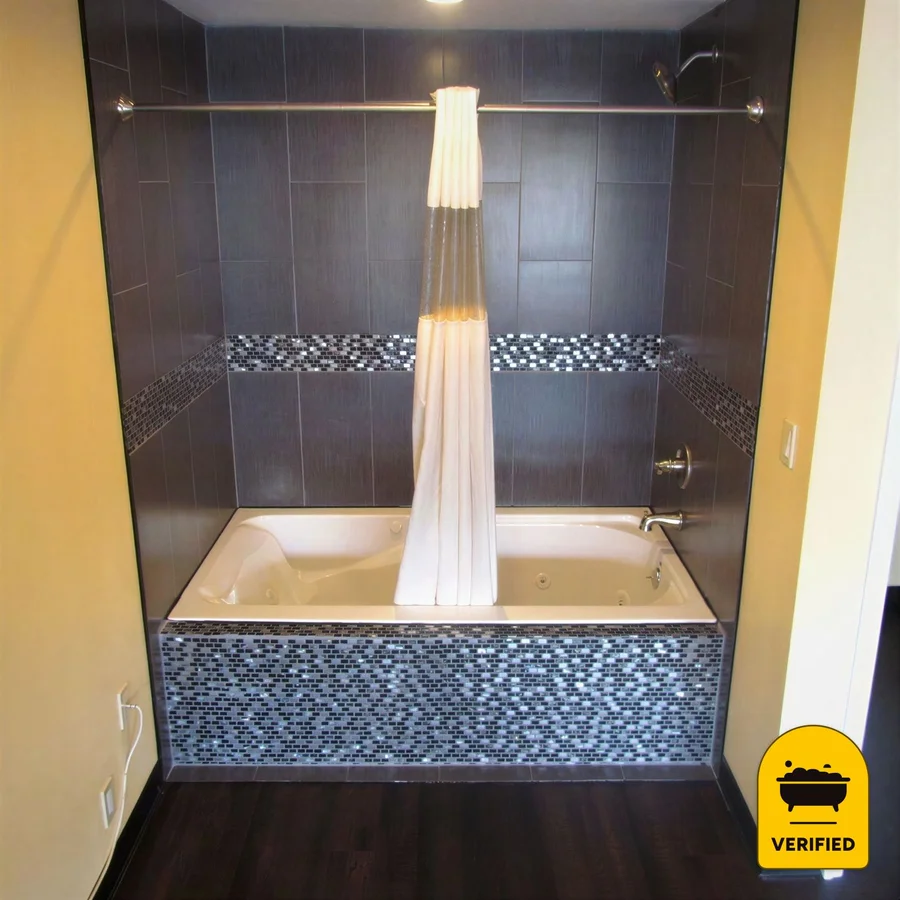 Red Carpet Inn Gorden Hwy Augusta: the King Jetted Tub Standard Room in Augusta, GA