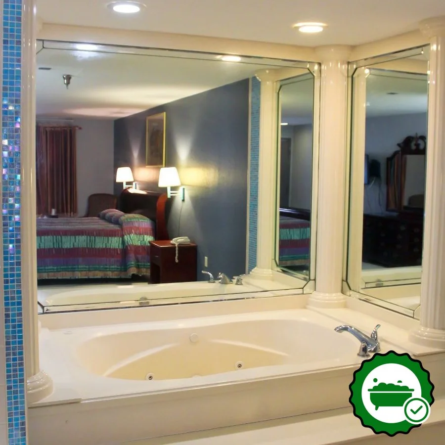 The Shades Motel - Verified Jacuzzi In-Room