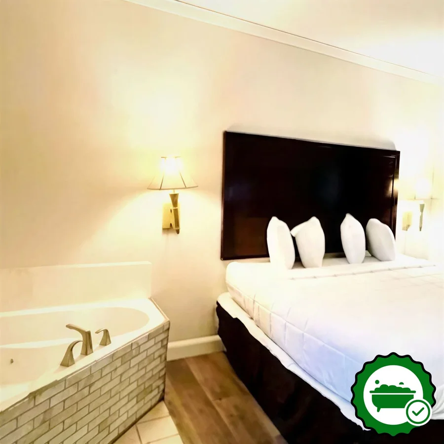 Quality Inn & Suites Lafayette - Verified Jacuzzi In-Room