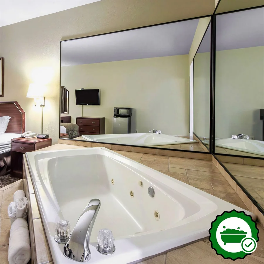 Quality Inn Downtown - Verified Jacuzzi In-Room