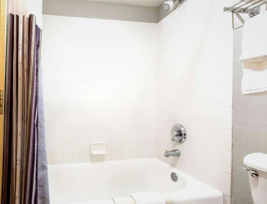 La Quinta Inn & Suites by Wyndham Vancouver - Featured hot tub