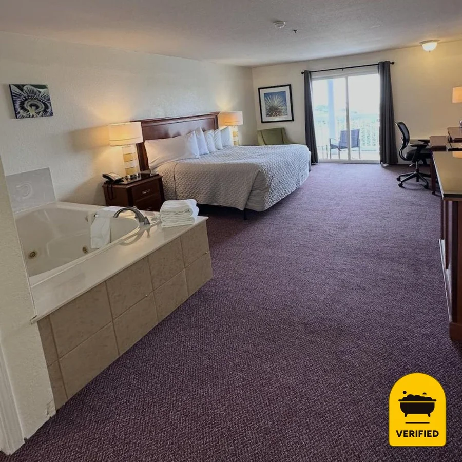 The BayView Inn: the King Balcony Jacuzzi Room in Crescent City, CA