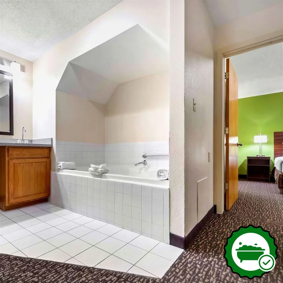 Sleep Inn & Suites Airport - Verified Jacuzzi In-Room