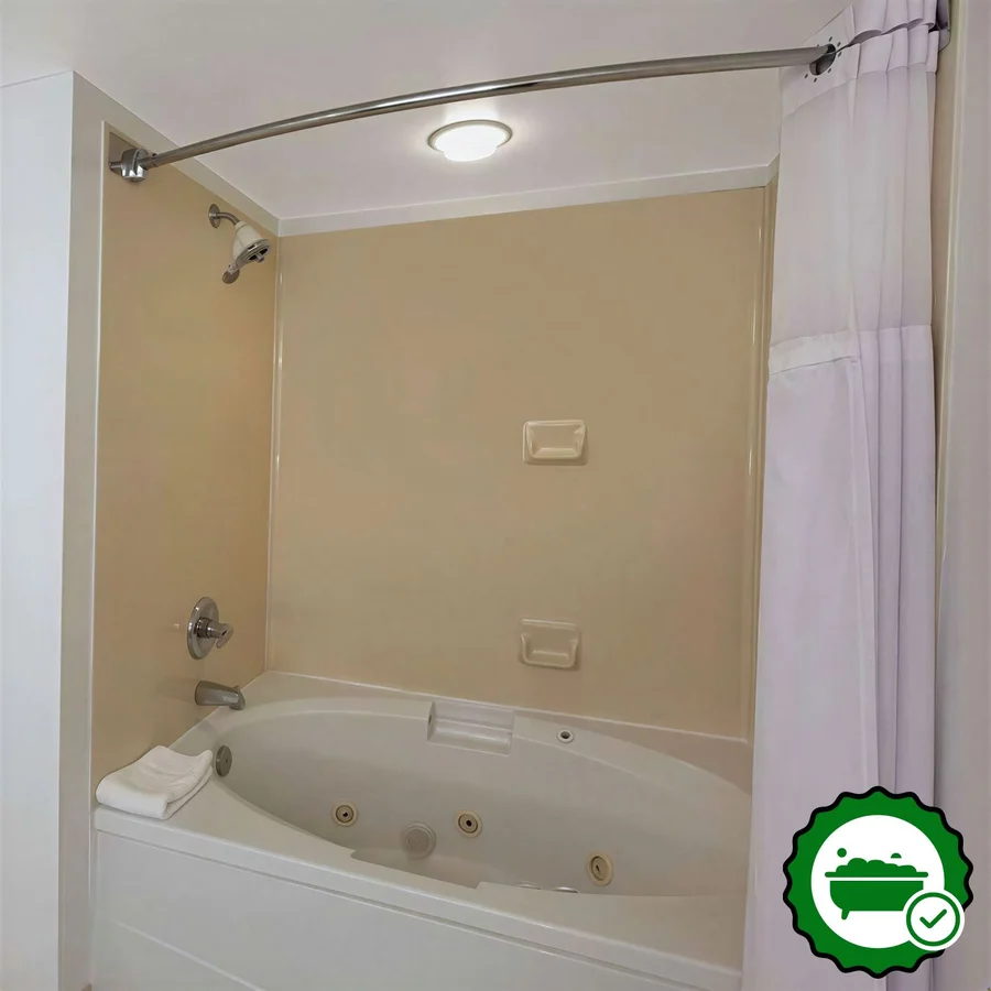 Wingate by Wyndham Oklahoma City Airport - Verified Jacuzzi In-Room